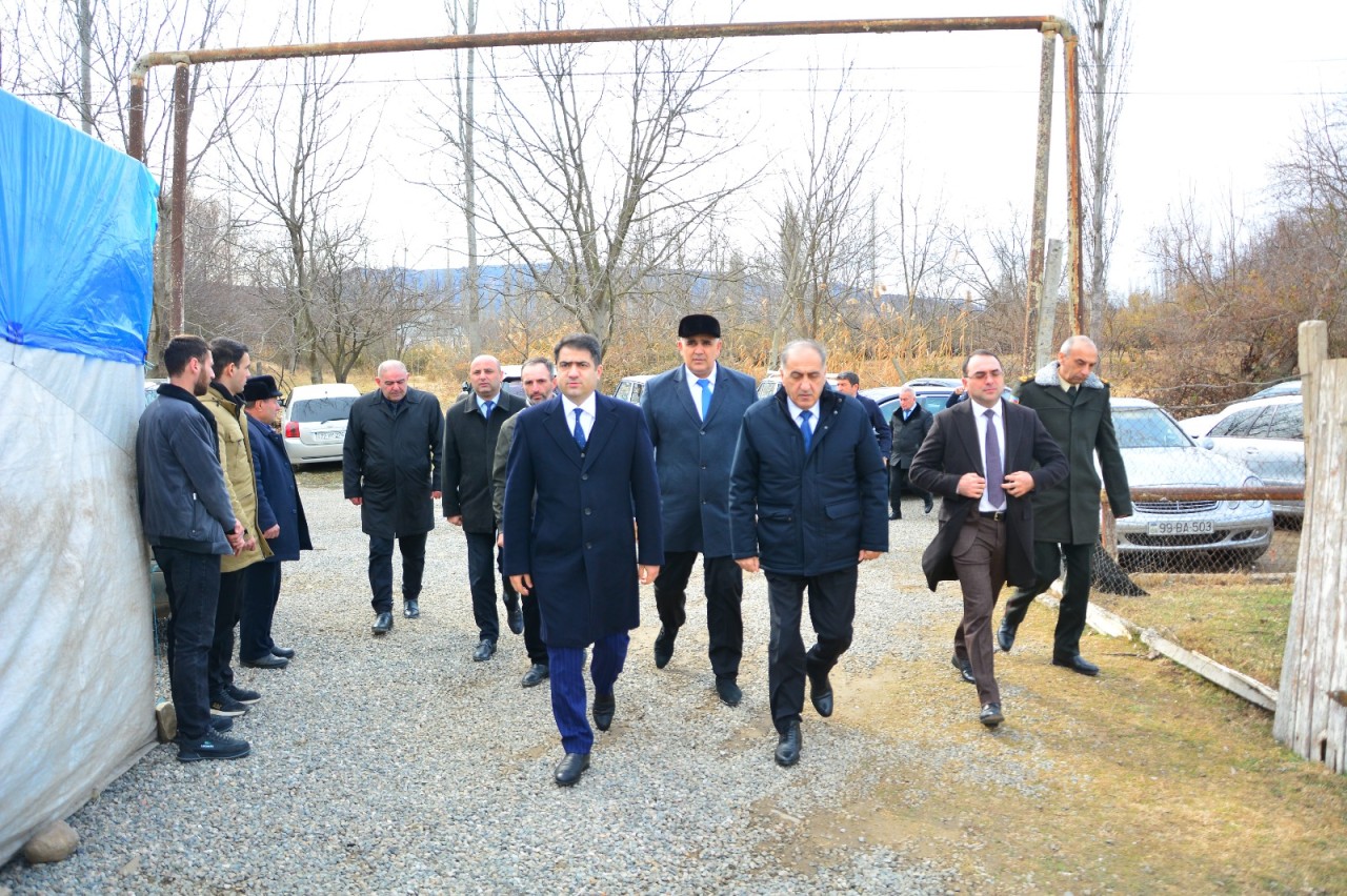 Seymur Orucov şəhid atasının yas mərasimində iştirak edib - FOTOLAR